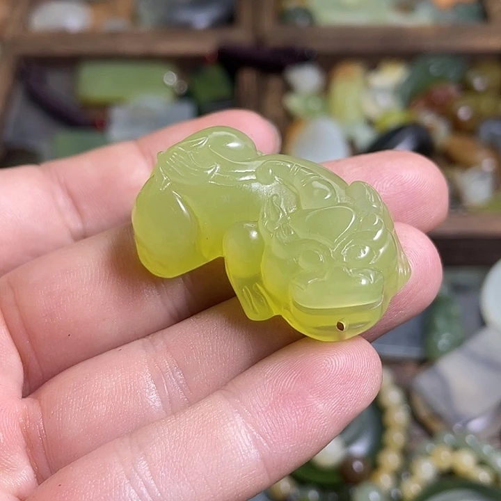 蛇纹石玉未镶嵌挂件