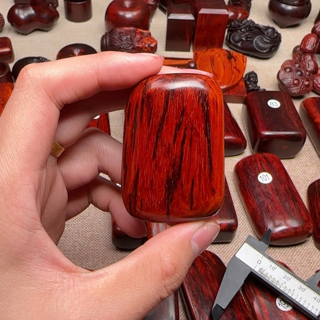 檀香紫檀（小叶紫檀）盈*