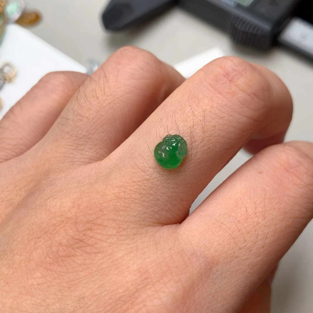 翡翠未镶嵌颈饰金蟾