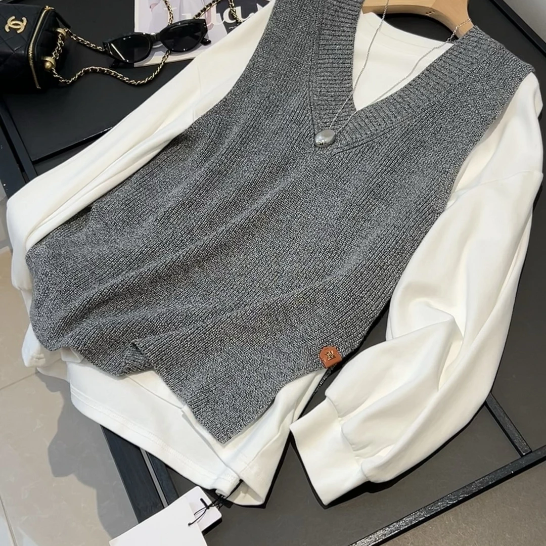 V领针织马甲女秋季新款简约通勤时尚宽松显瘦无袖坎肩