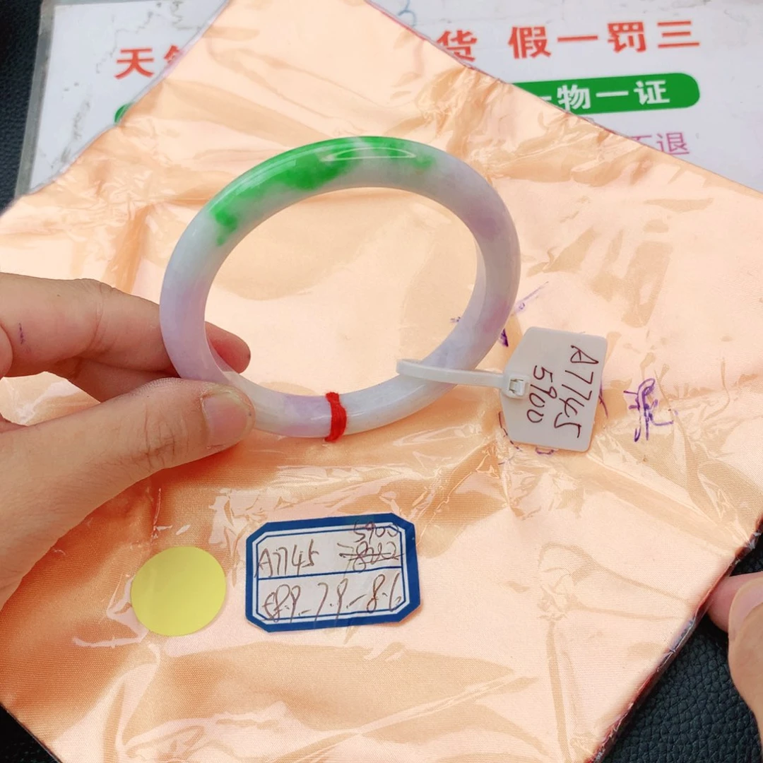 翡翠手镯未镶嵌我