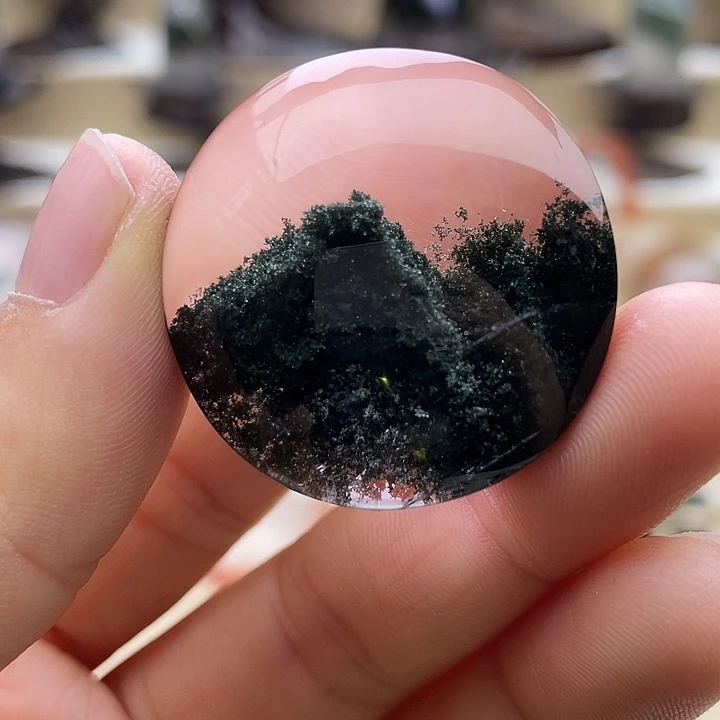 未镶嵌颈饰水晶绿幽灵金字塔圆牌