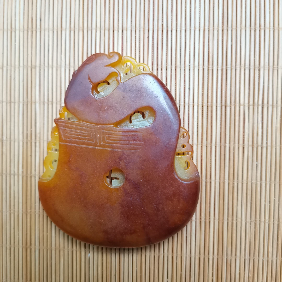 新疆和田玉府上有龙105g