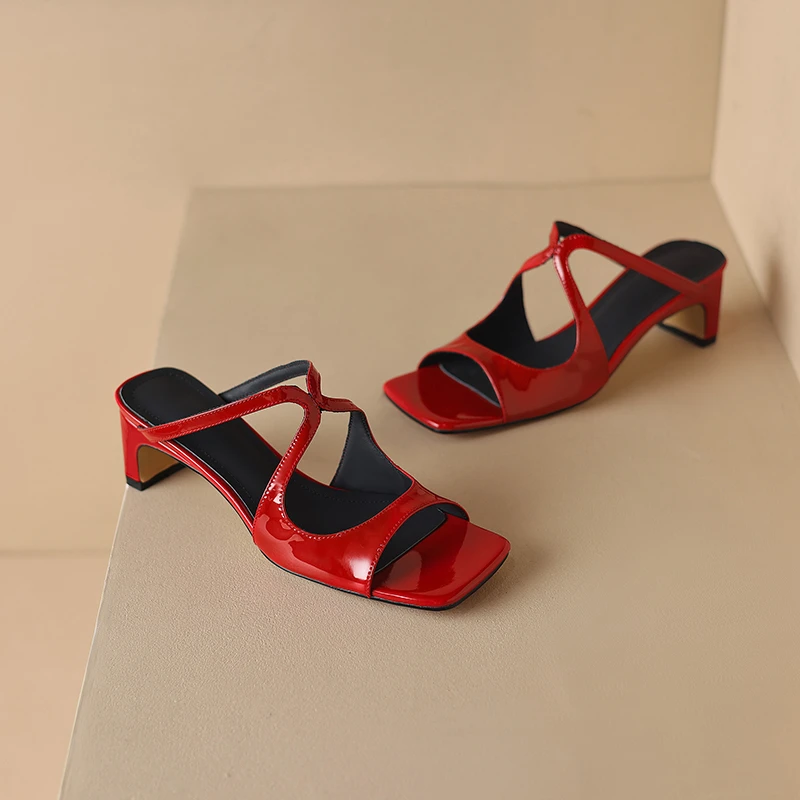 轻奢鞋子新款夏日方头粗跟一字带露趾凉鞋女外穿韩版修面牛皮防滑