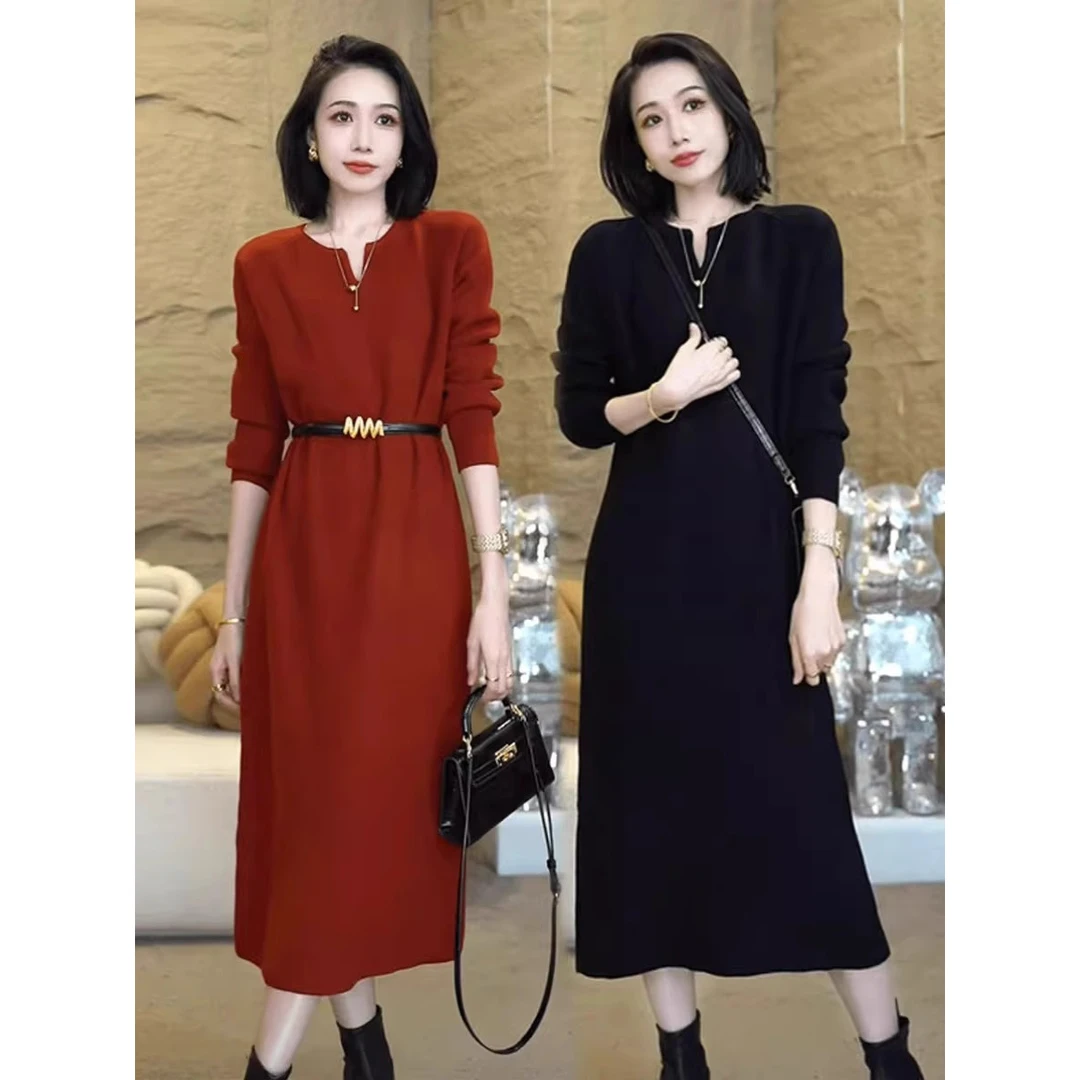 大码秋冬时尚高级感V领针织连衣裙胖mm配大衣过膝遮肚显瘦毛衣裙