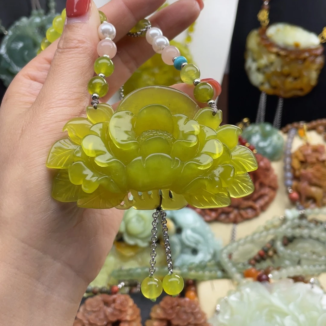 未镶嵌蛇纹石玉颈饰