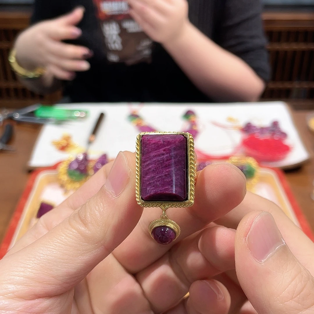 锦纶铁合金戒指红宝