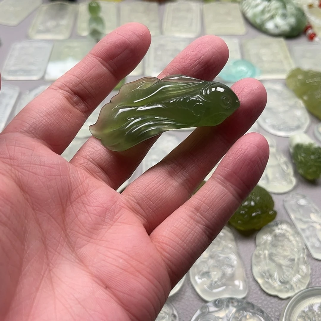 蛇纹石玉颈饰未镶嵌