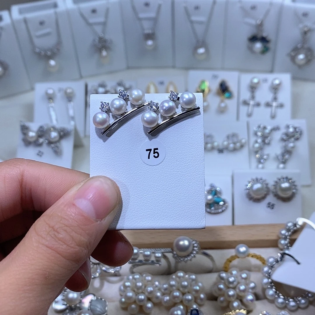 淡水珍珠耳饰未镶嵌