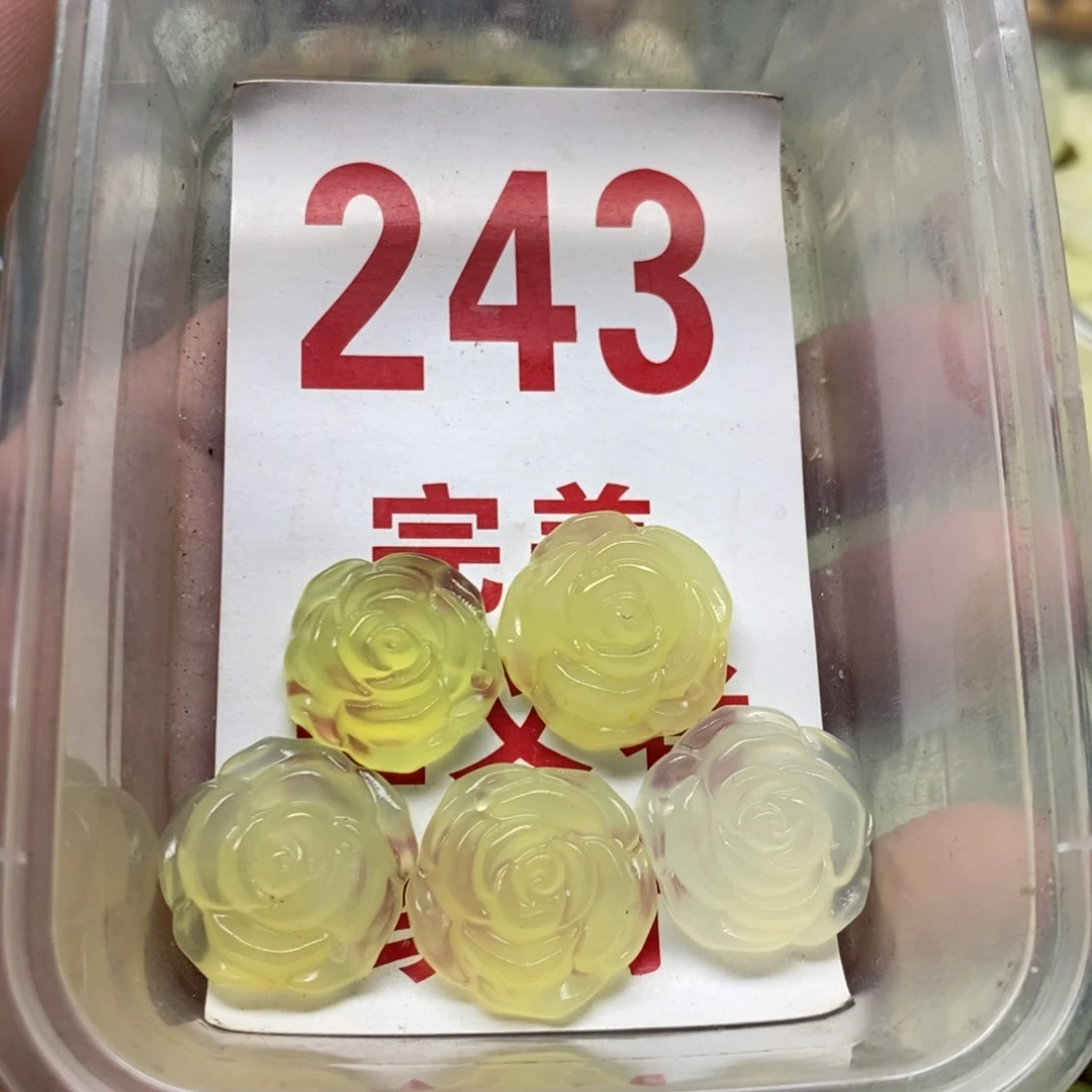 蛇纹石玉挂坠未镶嵌