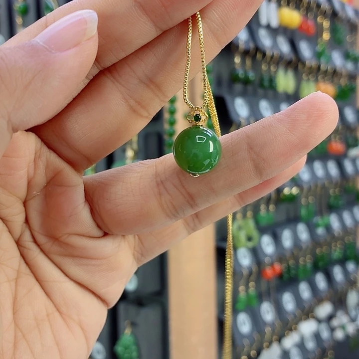 18K金镶嵌和田玉耳饰