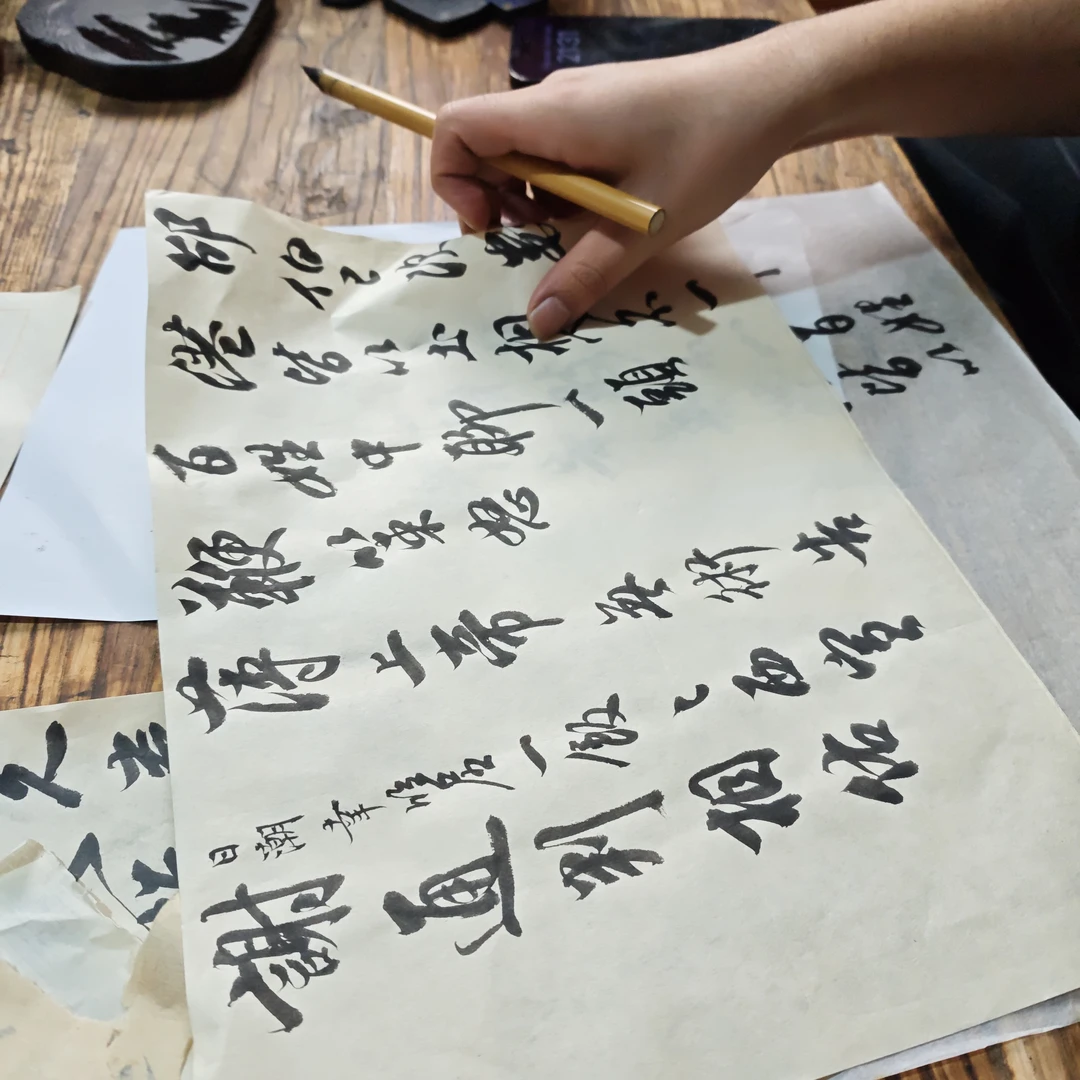 50张纯雁皮和50张红梅半纸24*33cm