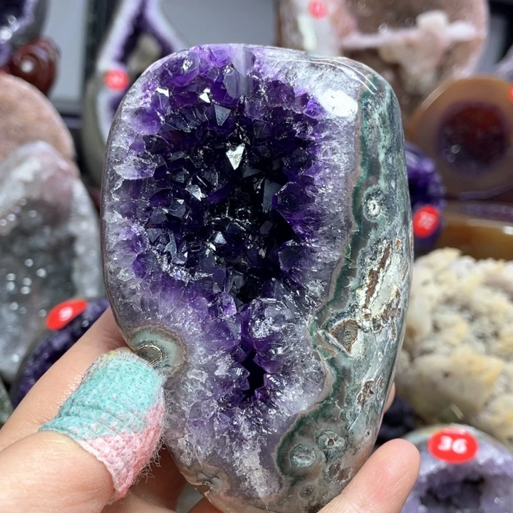 水晶摆件未镶嵌捡漏