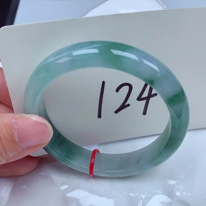 翡翠手镯未镶嵌翡翠