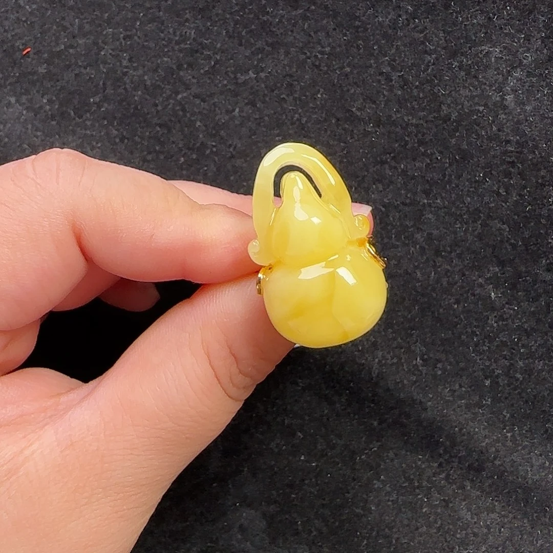 蜜蜡未镶嵌珠宝奇石