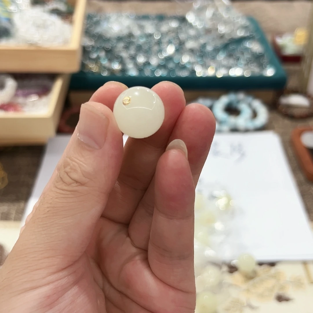 和田玉（糖玉）18K金镶嵌颈饰和田玉吊坠