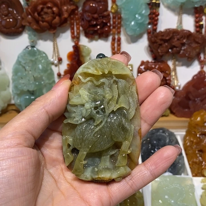 高***花未镶嵌蛇纹石玉颈饰