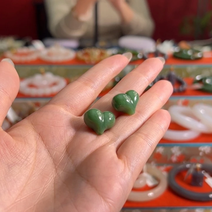 颈饰未镶嵌和田玉碧玉屁桃