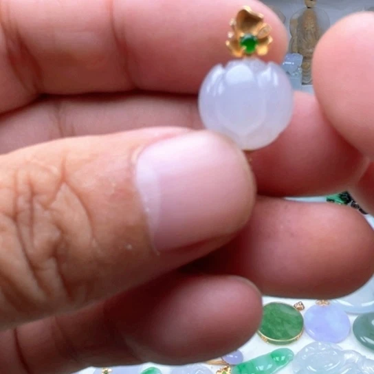 翡翠未镶嵌颈饰翡翠莲花珠