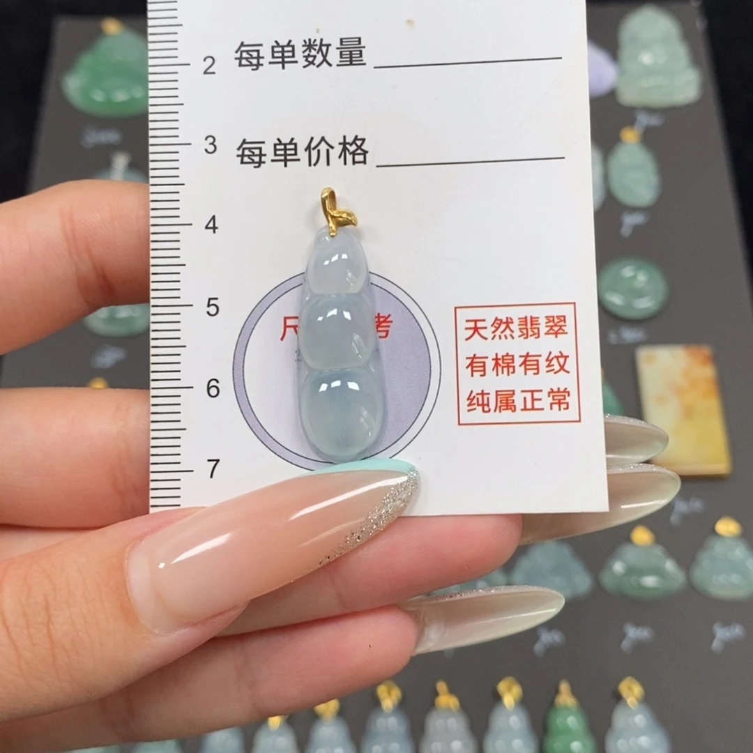 欣****颈饰18K金镶嵌翡翠
