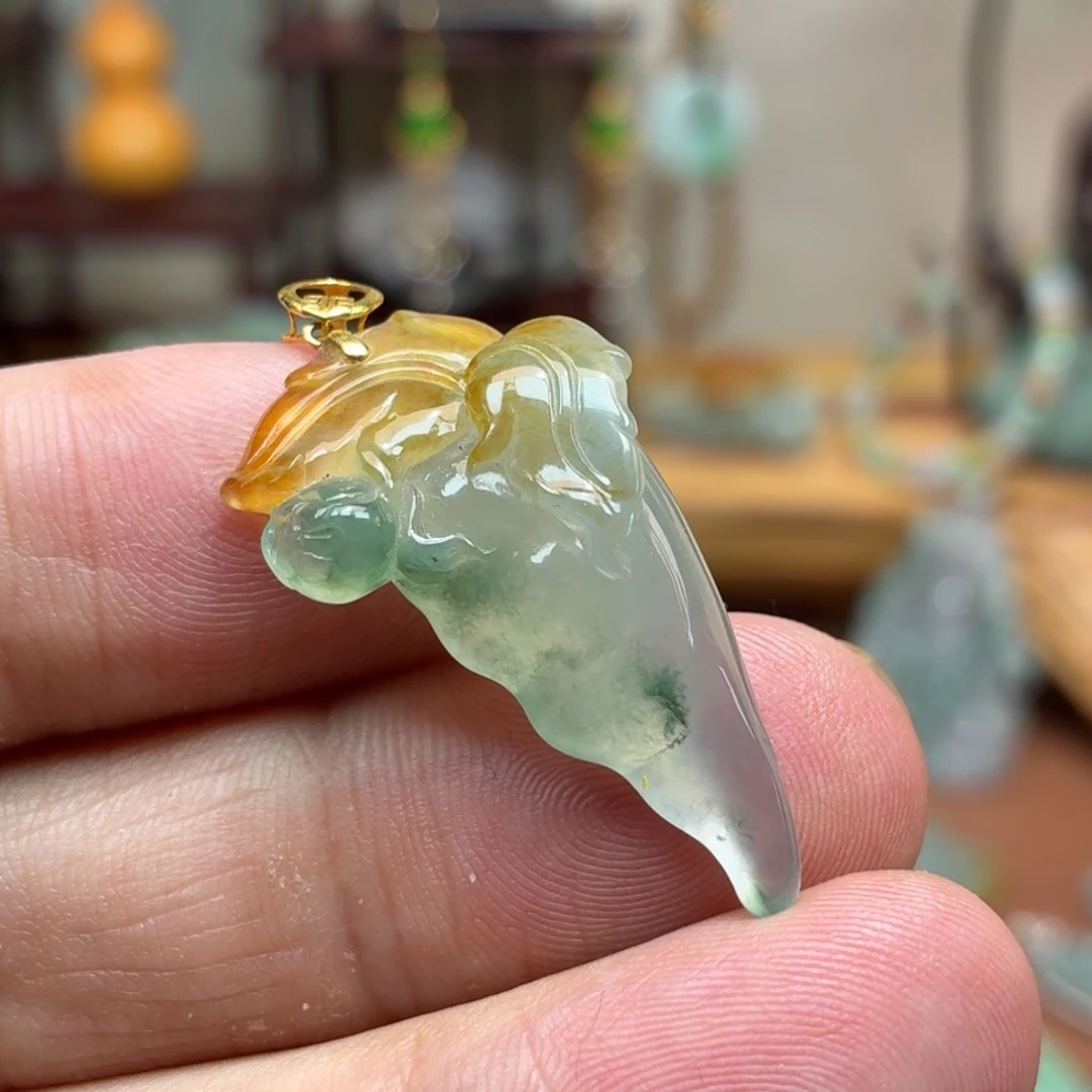 翡翠18K金镶嵌颈饰