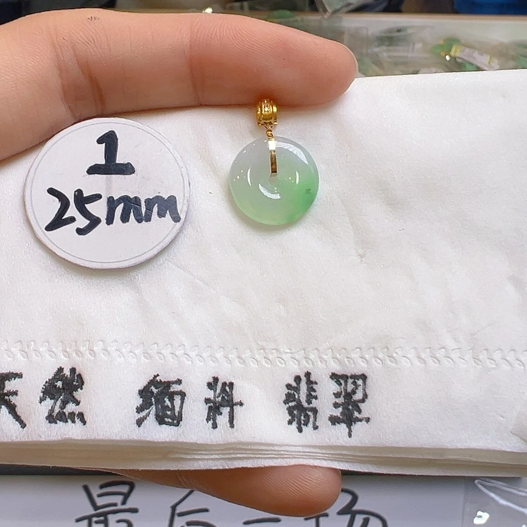 翡翠颈饰18K金镶嵌翡翠