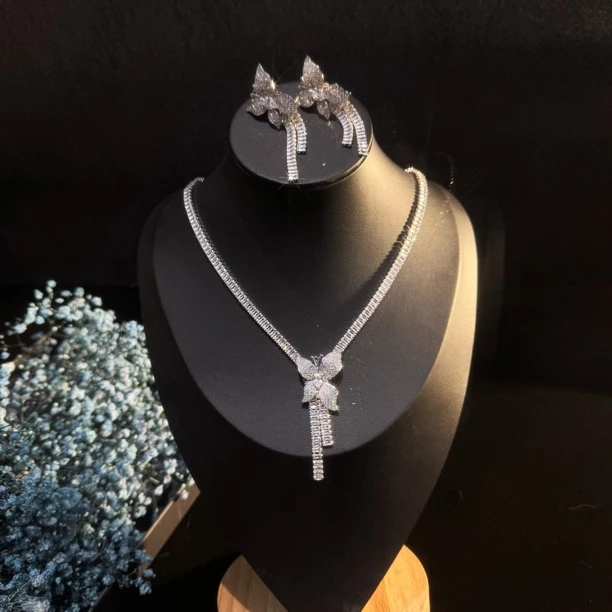 钛钢合成锆石项链 好柿｜694小众新娘千金风锆石项链套装精致girl