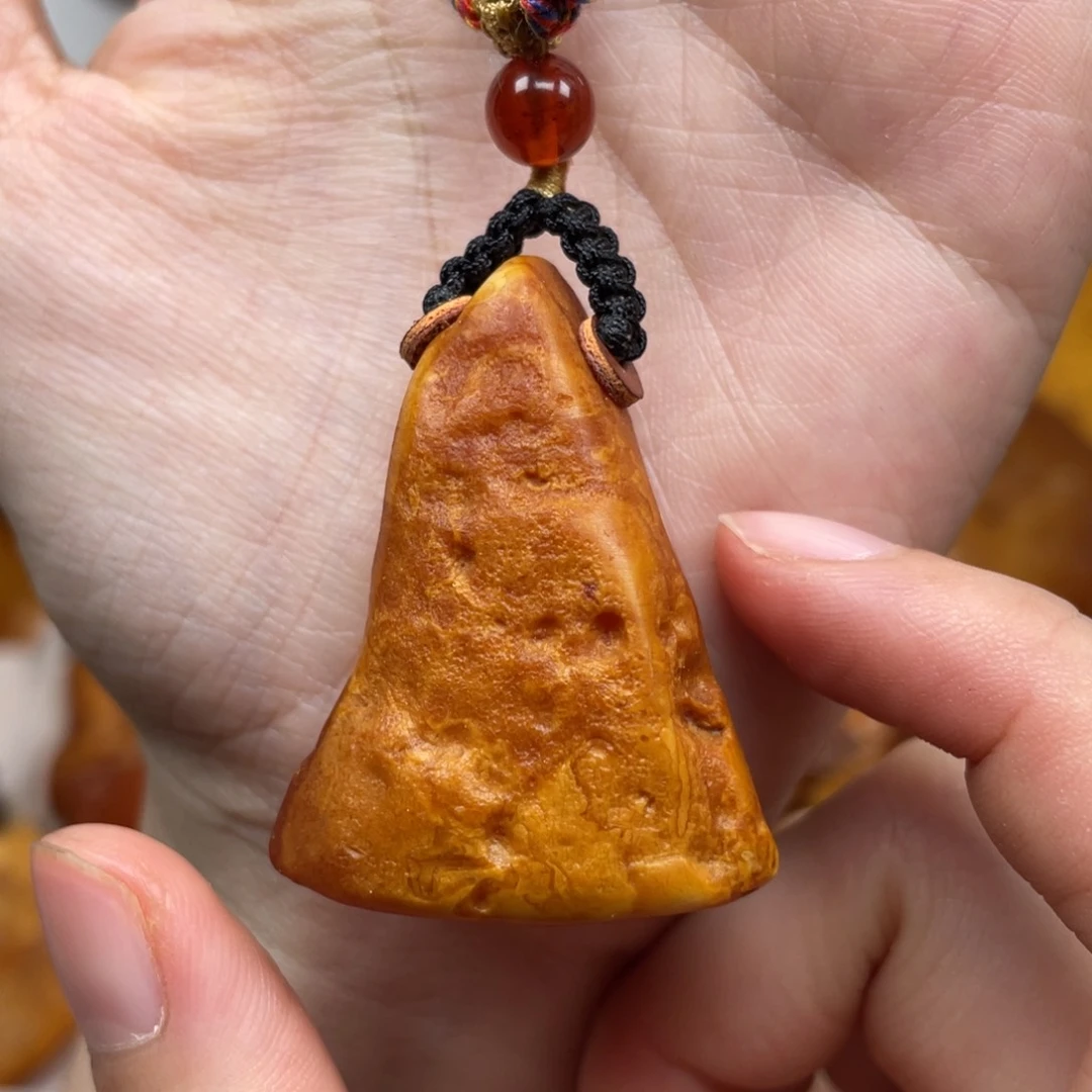 未镶嵌琥珀珠宝奇石