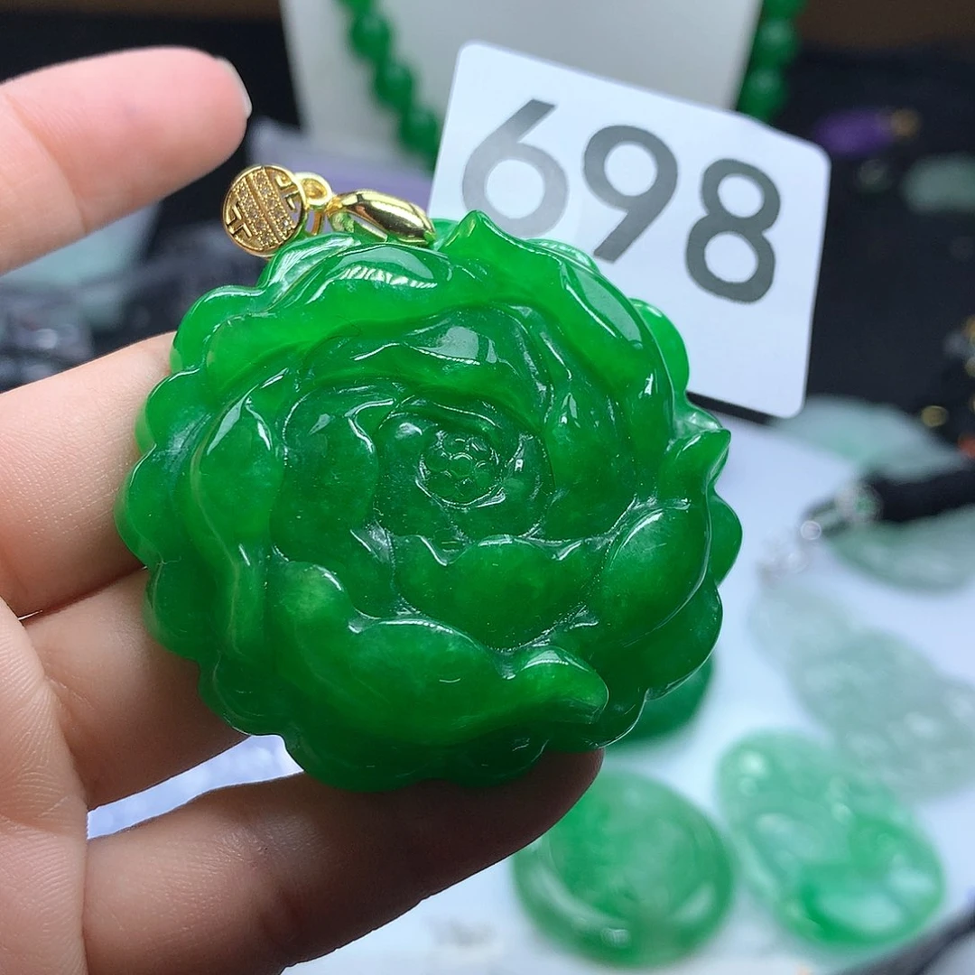 翡翠吊坠(赠链)未镶嵌