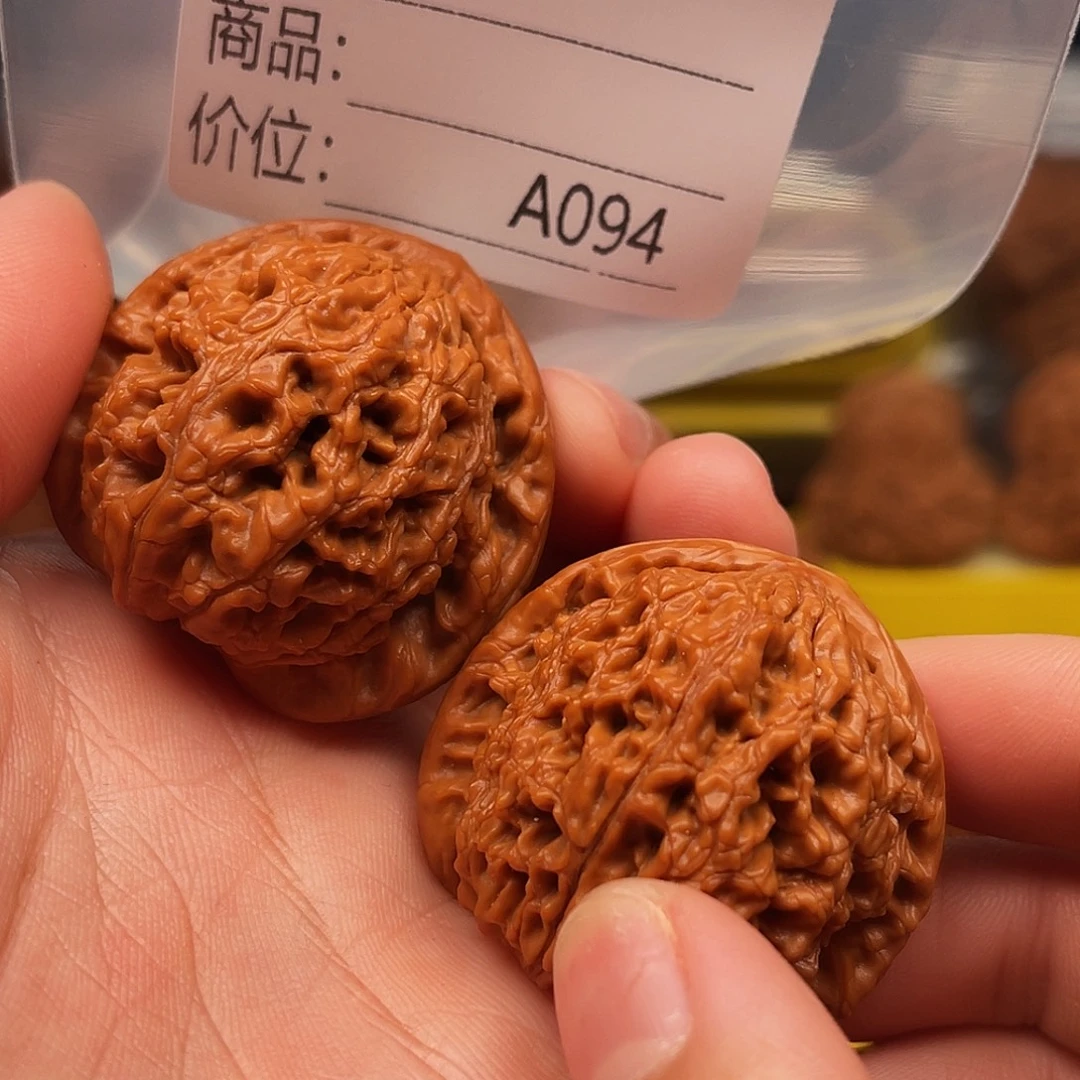 H****文玩核桃吊坠水龙纹