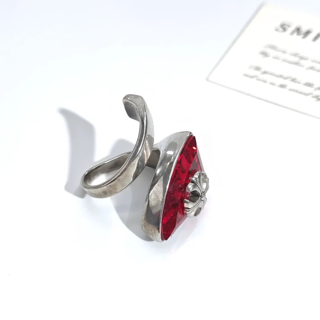 铜合金合成锆石戒指 06449红冰块冷淡风闪闪螺旋十字个性戒指