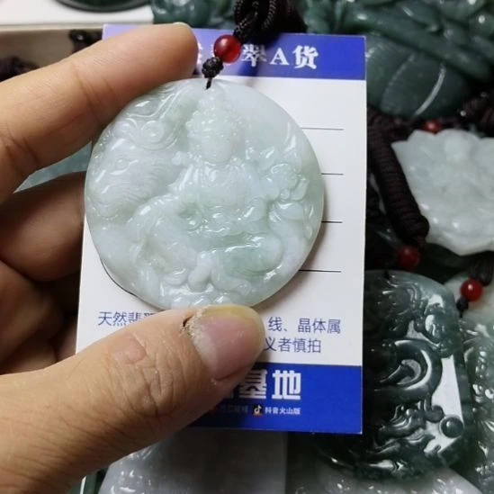 翡翠未镶嵌颈饰挂件