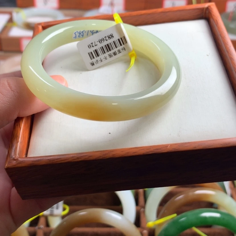 【闪购商品】和田玉手镯未镶嵌54