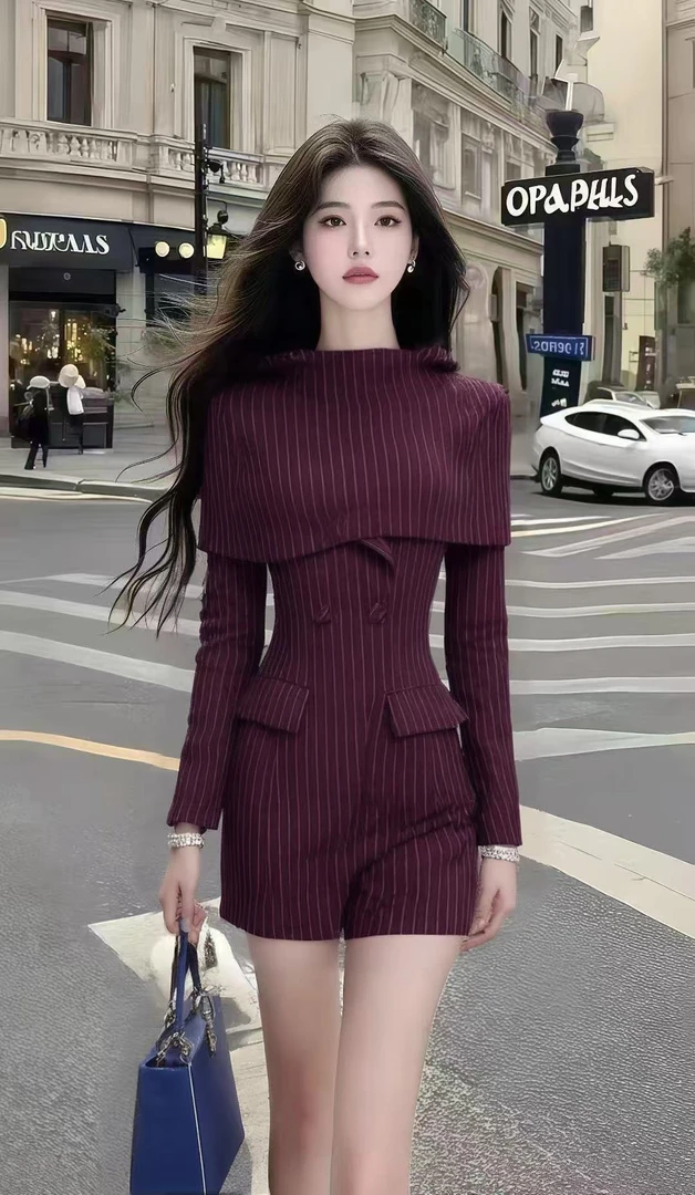 秋季新款休闲通勤风酒红色圆领长袖别致设计感修身收腰条纹连衣裙