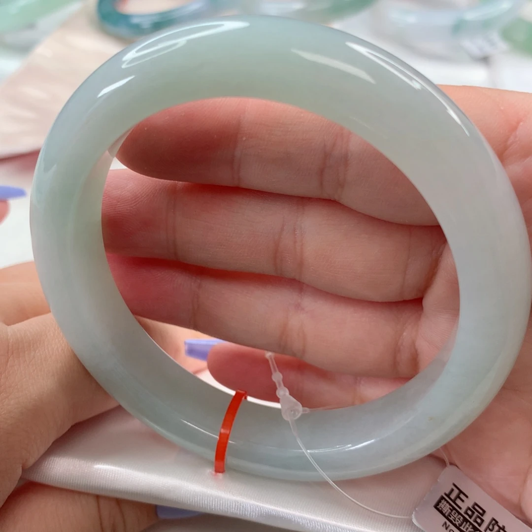 翡翠手镯未镶嵌61.7圈口 正圈