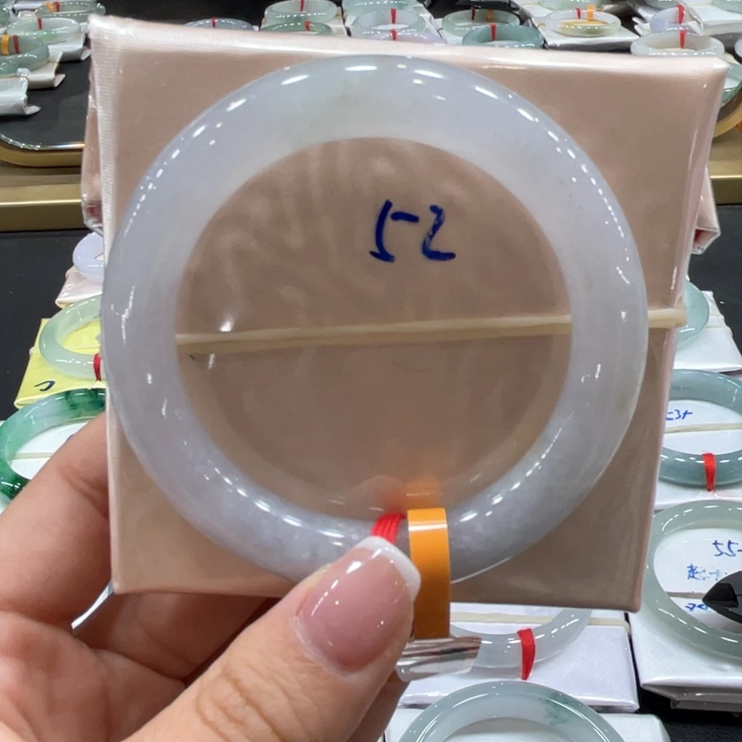 翡翠手镯未镶嵌翡翠