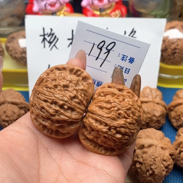 文玩核桃把件199号45闷白狮子头，微色差