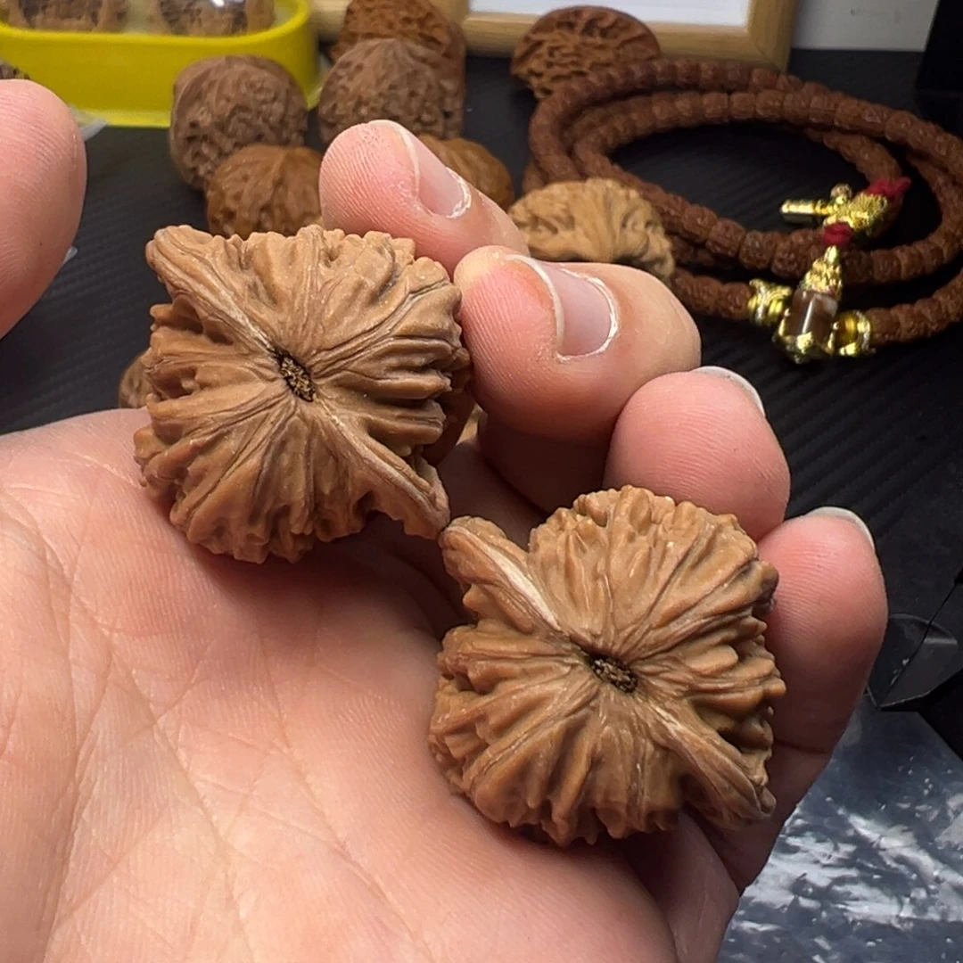 琦***王把件文玩核桃四座楼