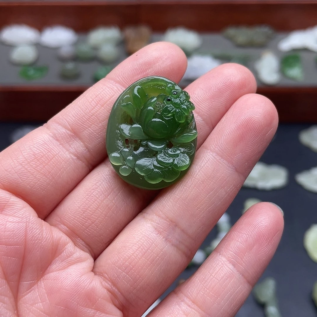 和田玉未镶嵌颈饰碧玉牡丹花吊坠