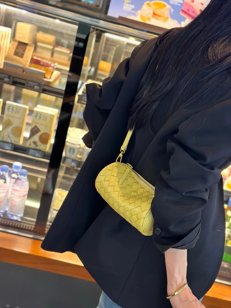 【包得味】真皮编织圆筒包女2025夏新款小众设计单肩斜挎迷你小包包