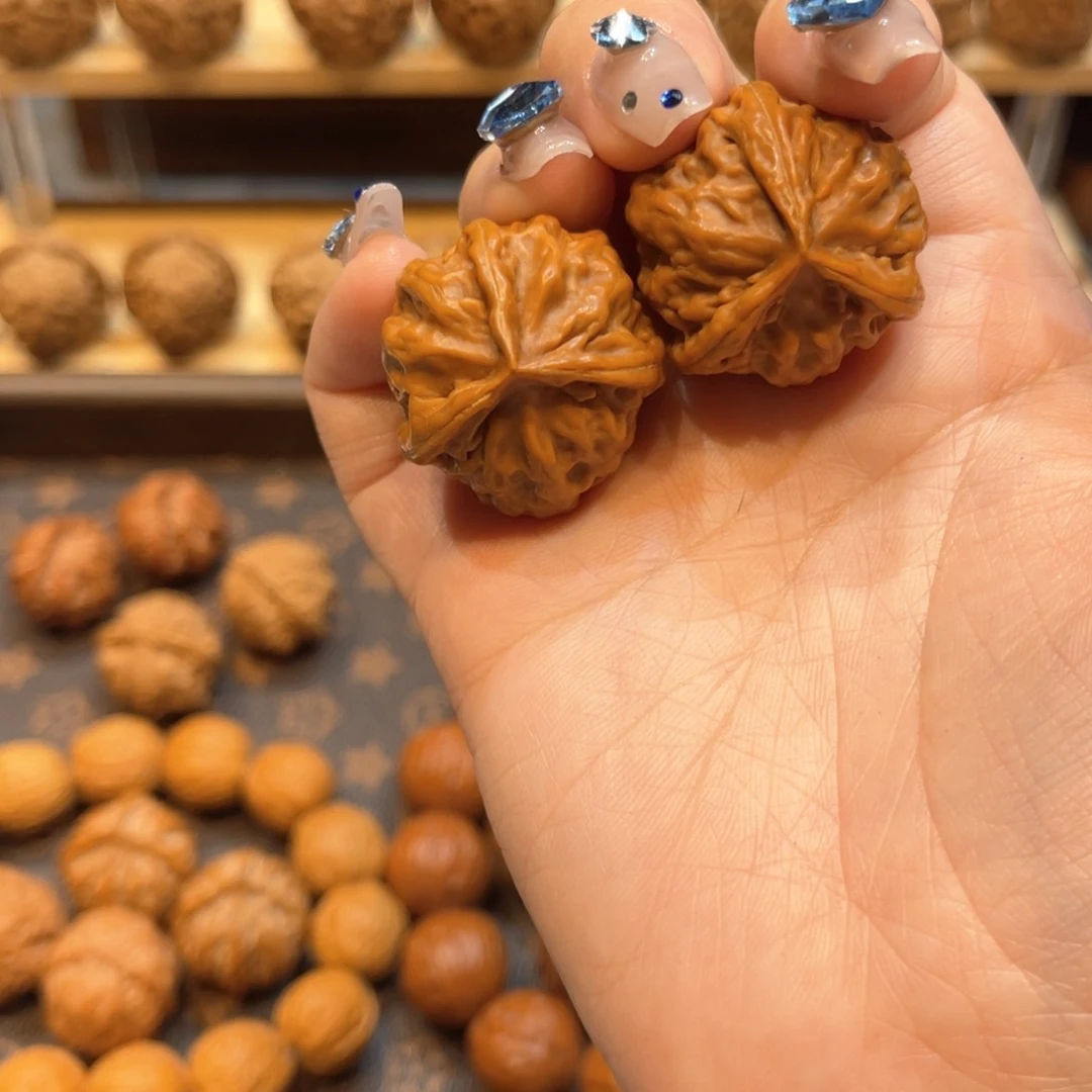 文玩核桃把件三棱正奔