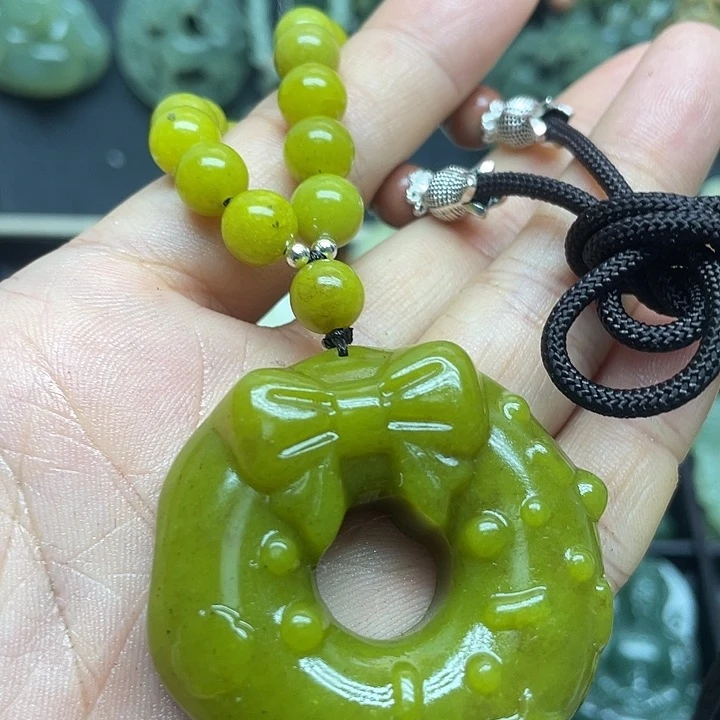 未镶嵌蛇纹石玉颈饰