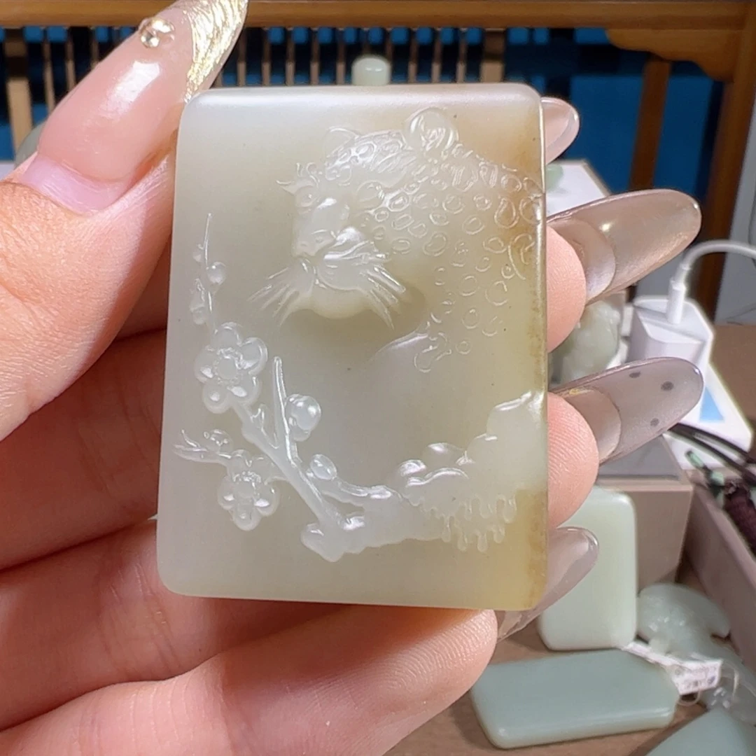 颈饰未镶嵌和田玉（糖玉）