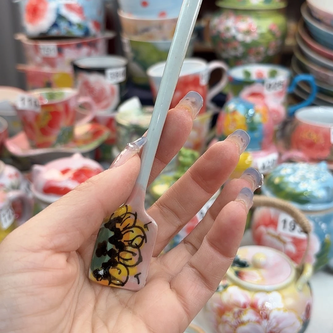 瓷片在干嘛我也要上班呀亲爱我爱