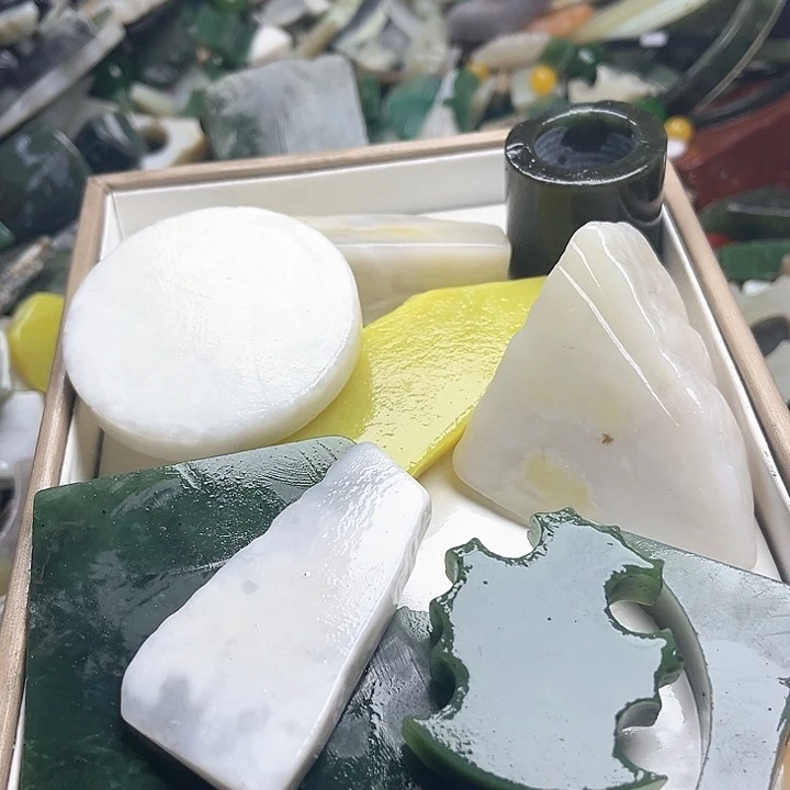 和田玉（糖玉）和田玉边角料9K金镶嵌平*