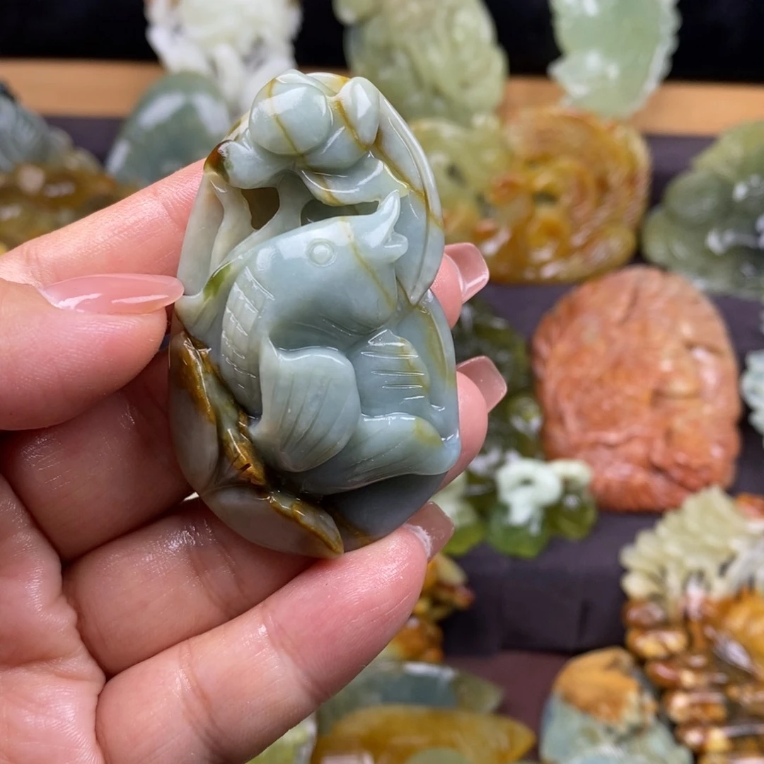 蛇纹石玉颈饰未镶嵌