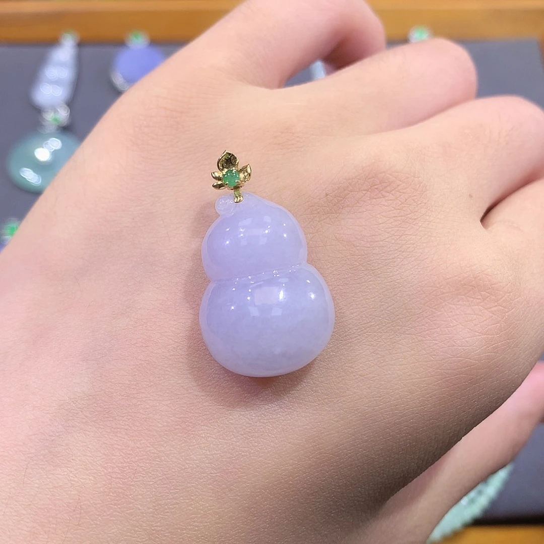 颈饰18K金镶嵌翡翠葫芦吊坠