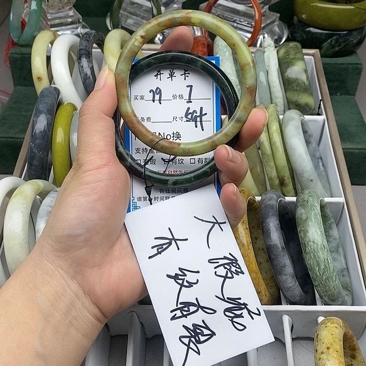 蛇纹石玉未镶嵌手镯