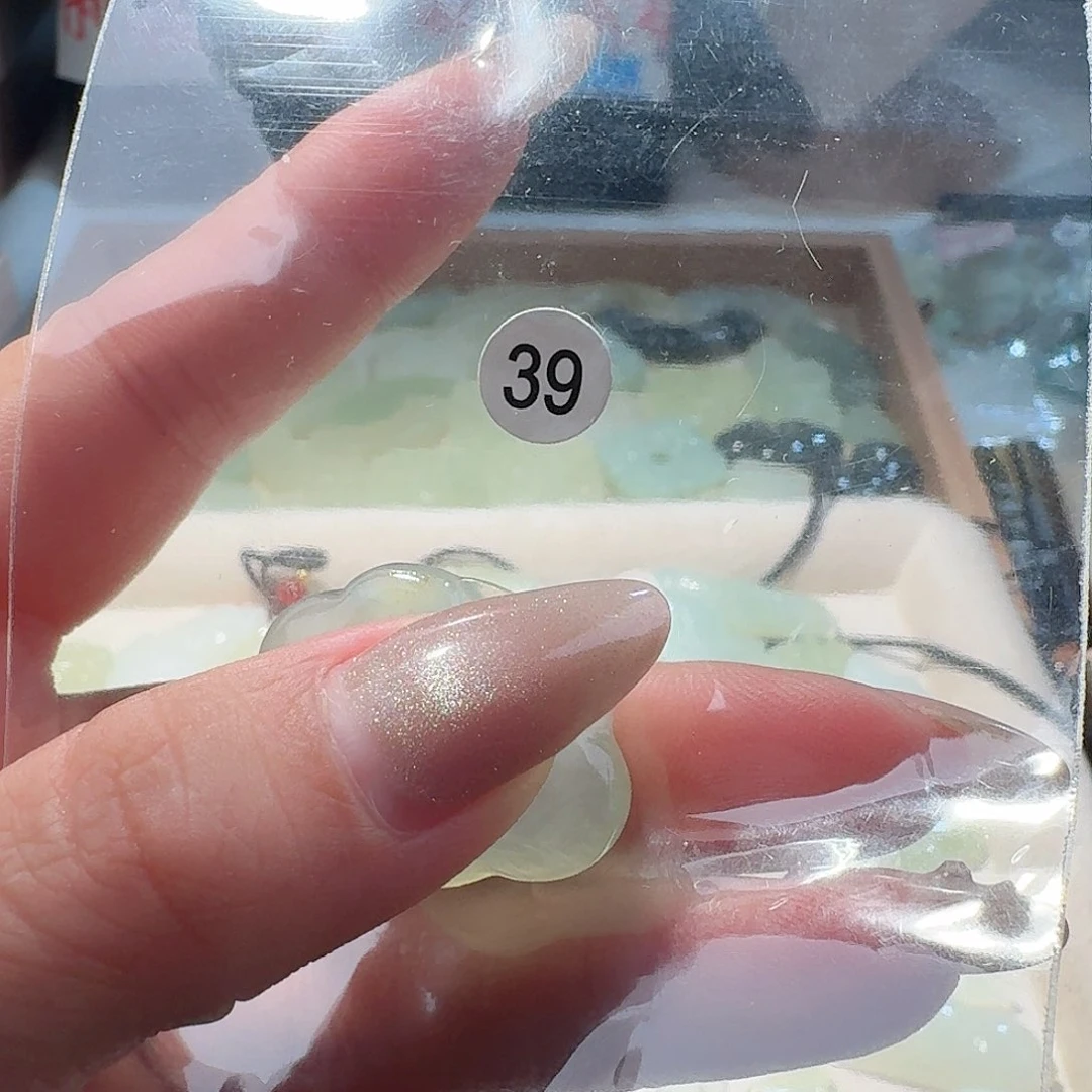 蛇纹石玉颈饰合金精美礼品
