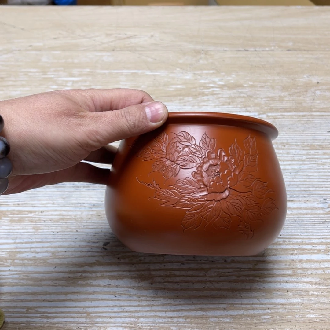 瓷片雨**峰密密麻麻地排列着